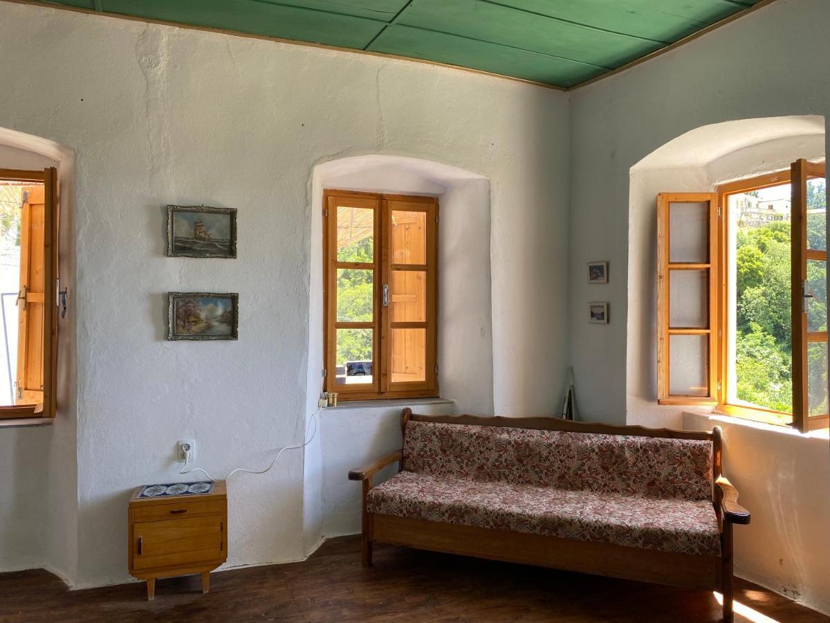 Shotgun Hostel & Guesthouse Vuno Exterior photo