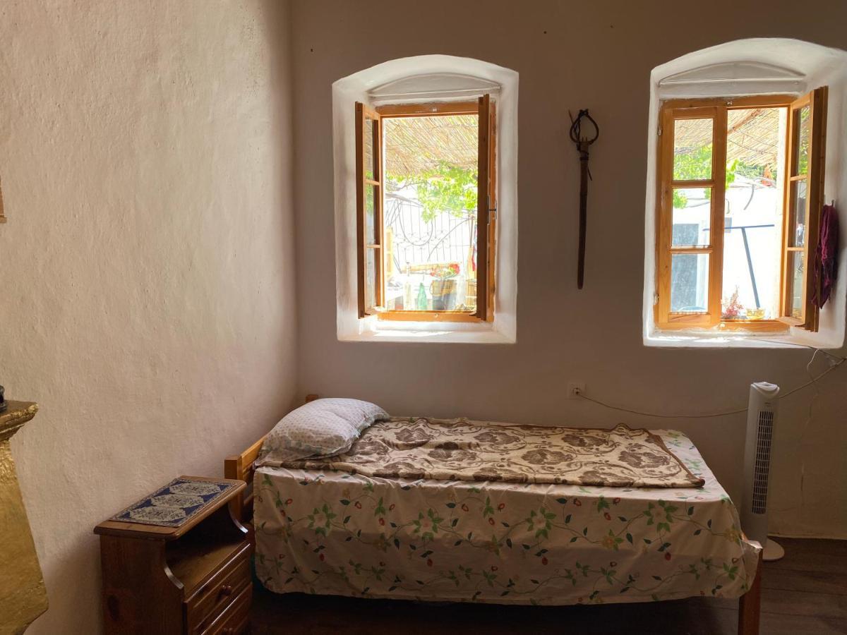 Shotgun Hostel & Guesthouse Vuno Exterior photo