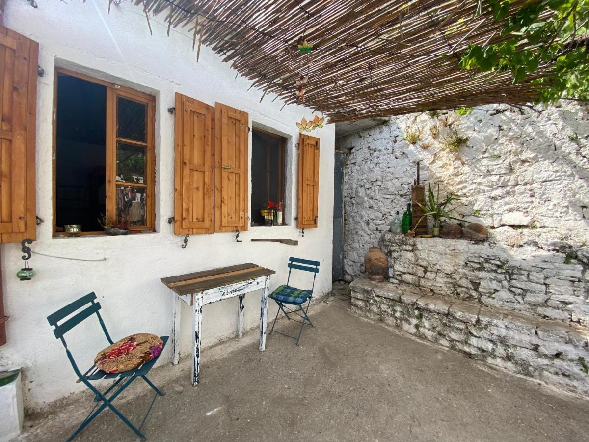 Shotgun Hostel & Guesthouse Vuno Exterior photo